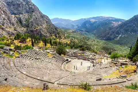 From Athens: Delphi Oracle & Stadium Private Historical Tour