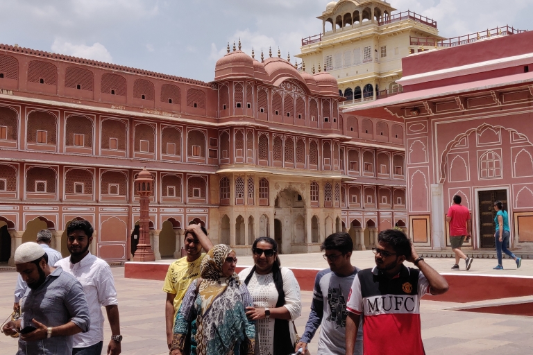 Jaipur : Ein geführter Ganztagesausflug zu den Highlights der Stadt JaipurPrivate Tour mit Transport, Guide, Eintrittskarten und Mittagessen
