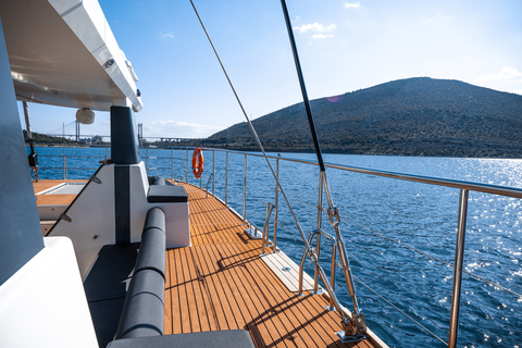 Santorini: Crucero en Catamarán por la Caldera con Comida y BebidasCrucero diurno