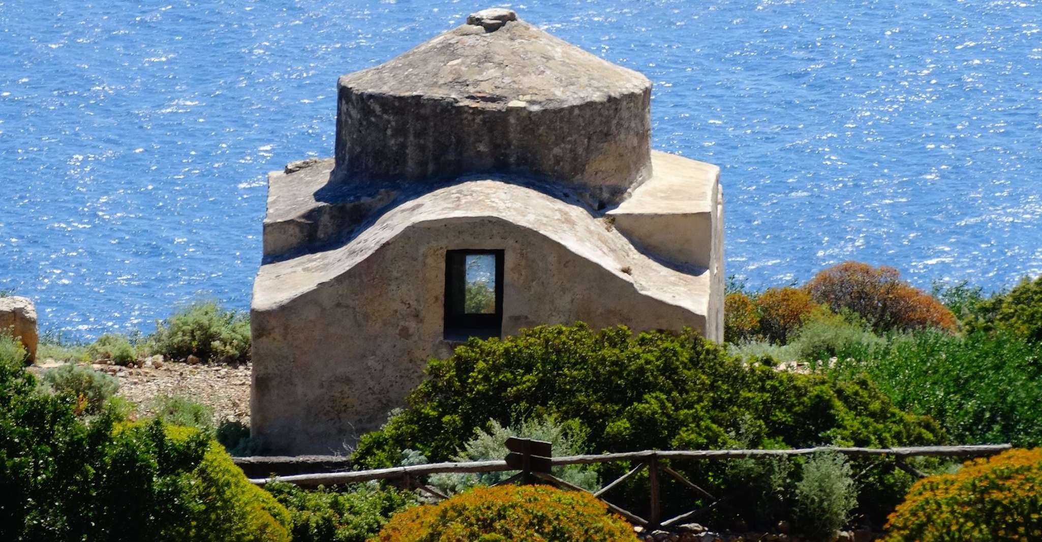 Tour en barco de Trapani, Isla Marettimo y Cuevas del Mar con Almuerzo - Hizvo