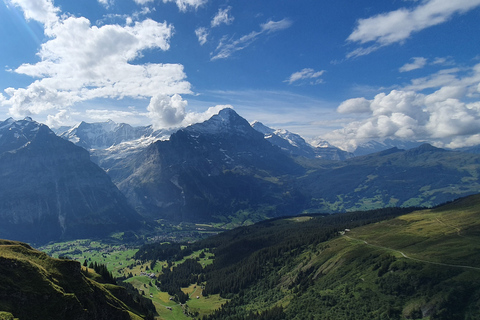 Grindelwald Prima: Biglietto per la funivia con passeggiata sulla scoglieraGrindelwald First: biglietto della funivia con Cliff Walk