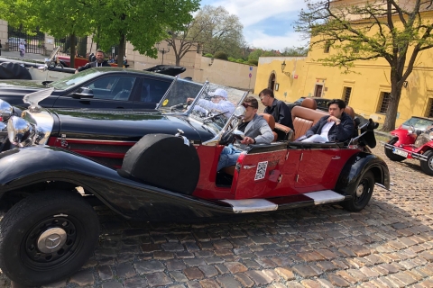 Praga: Visita privada del casco antiguo en coche antiguo - 60 minutosPraga: Visita turística privada en coche antiguo - 60 minutos