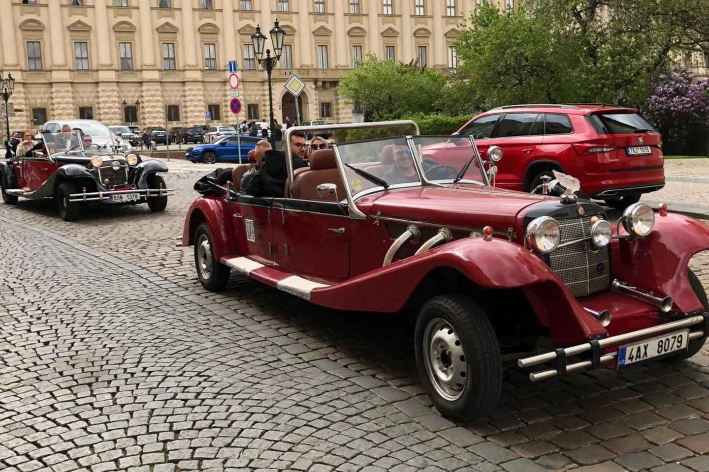 프라하 빈티지차 120분 개인 투어, 최대 6인!