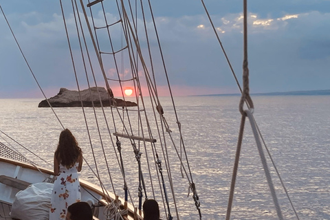 Marseille : Voilier au coucher du soleil, dîner et boissons