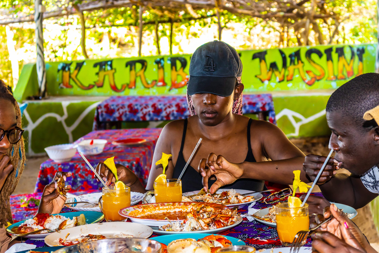 Wasini Island: Delfinspotting och snorkling vid Kisite MpungutiAvresa från Diani Beach eller Tiwi