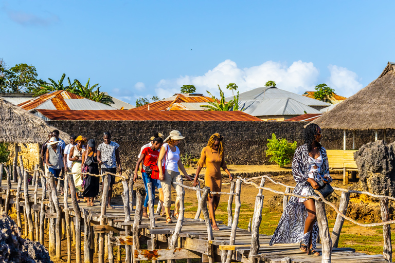 Wasini Island: Delfinspotting och snorkling vid Kisite MpungutiAvresa från Diani Beach eller Tiwi