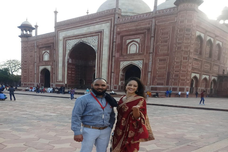 Taj Mahal Tour mit Saree Erlebnis ( Vermietung )Von Agra aus: Taj Mahal-Besuch mit stilvollem Saree und Kurta