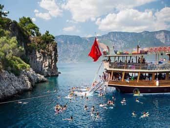 Kusadasi: Full-Day Boat Cruise w/ Lunch & Hotel Pickup