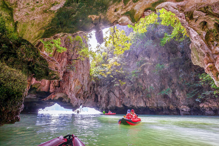 "Explorez les mangroves, l'île de James Bond et le temple des singes".