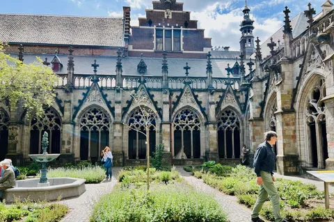 Utrecht: Highlights and Secrets with a Walking Tour