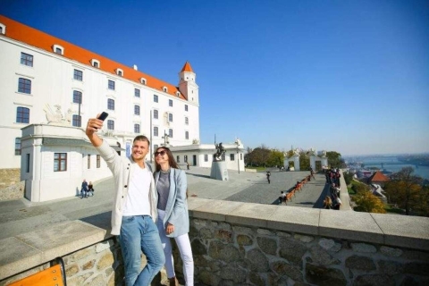 Bratislava: 2-Hour City Walking Tour with Castle Ticket 3-Hour Private City Walking Tour with Castle Ticket