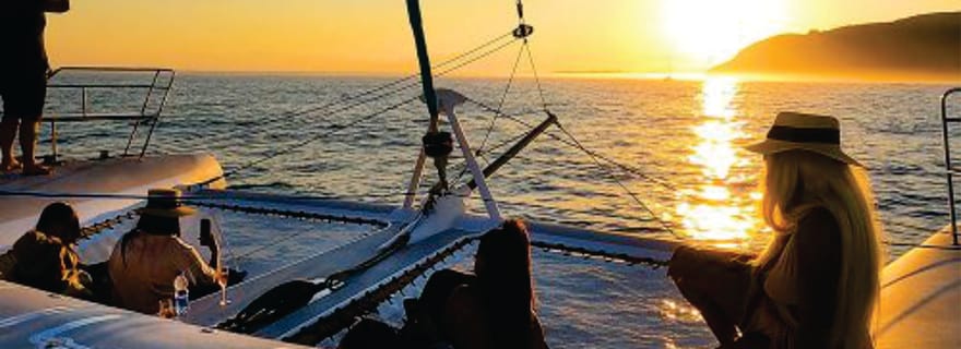 Lisbonne : Croisière en catamaran de luxe avec coucher de soleil et dégustation de vin