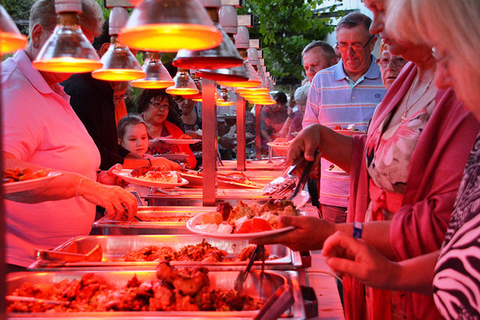 Crete: Traditional Dance Show and Buffet Dinner with WineTour in German, French, English with Pickup