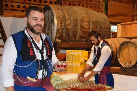 Kreteński nocny tradycyjny taniec i jedzenieWycieczka w języku rumuńskim
