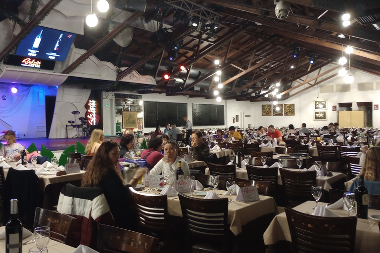 伊瓜苏港：Rafain 牛排馆晚餐和表演拉斐恩的晚餐和表演