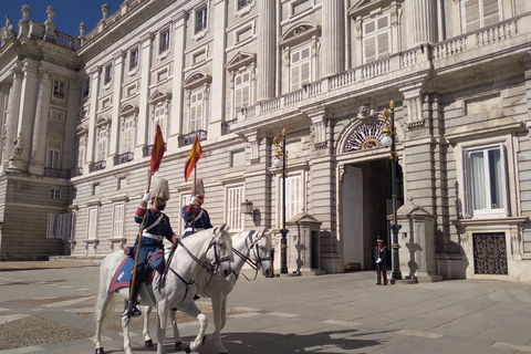 Madrid: Tour guidato a piedi del centro storico di MadridMadrid: tour guidato a piedi della città vecchia