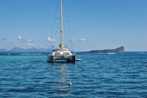 Grand Baie : excursion d'une journée en catamaran sur 3 îles avec déjeunerVisite privée