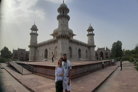 Da Delhi ad Agra e Taj Mahal: andata e ritorno in auto privataAuto privata AC + autista + guida