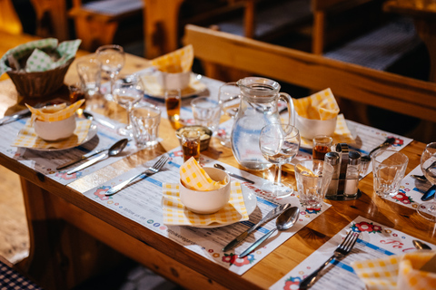 Cena con espectáculo folclórico y barra libreCena espectáculo folclórico con barra libre