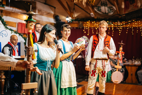 Middag med folklustspel och öppen barMiddagsföreställning med folklore och öppen bar