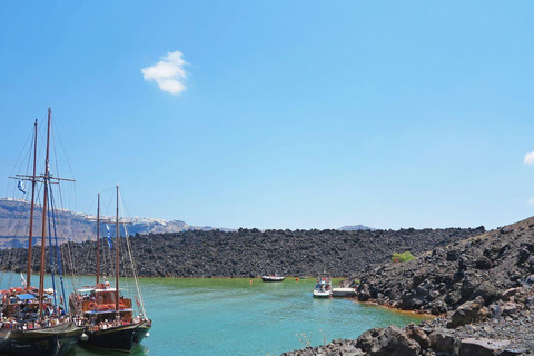 From Fira: Volcanic Islands Boat Trip with Hot Spring Visit