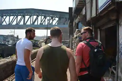 Inside Dharavi: presentazione del tour culturale dei bassifondi di Mumbai