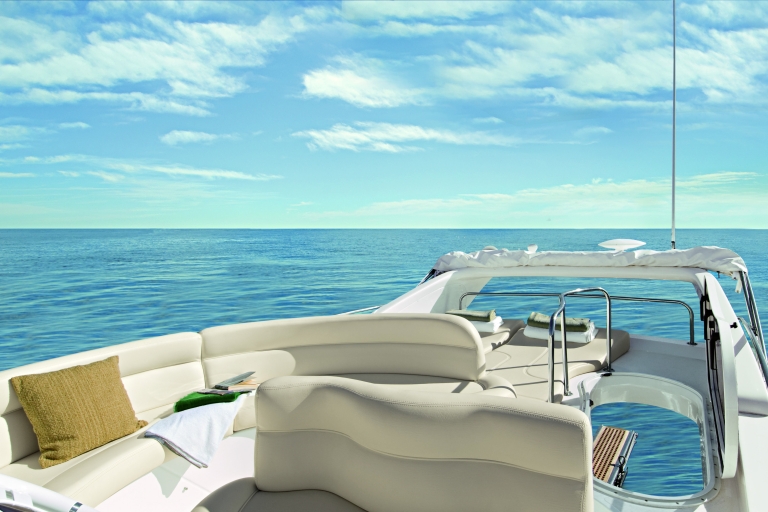 Ayia Napa : Explorez le lagon bleu à bord d'un luxueux Azimut 42