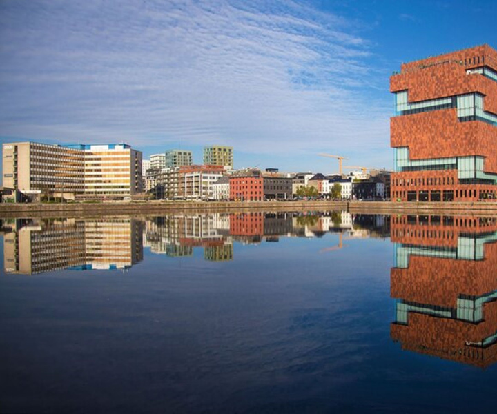 Antwerp: Private custom tour with a local guide