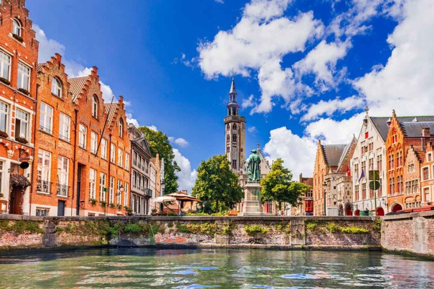 Bruges: Private custom tour with a local guide