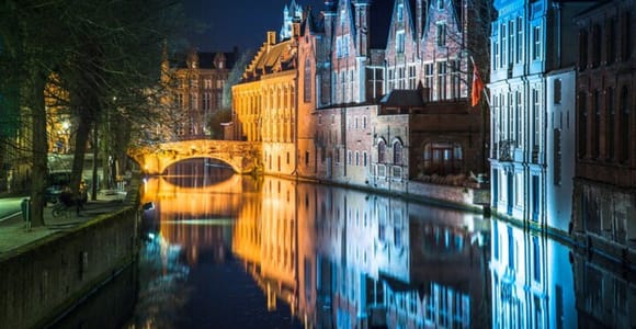 Bruges: Private custom tour with a local guide