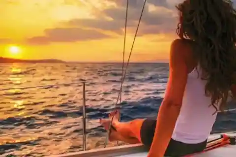 Barbate: Crucero al atardecer con copa de cava