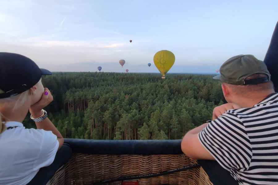 Vilnius: Heißluftballonfahrt mit Hoteltransfer. Foto: GetYourGuide