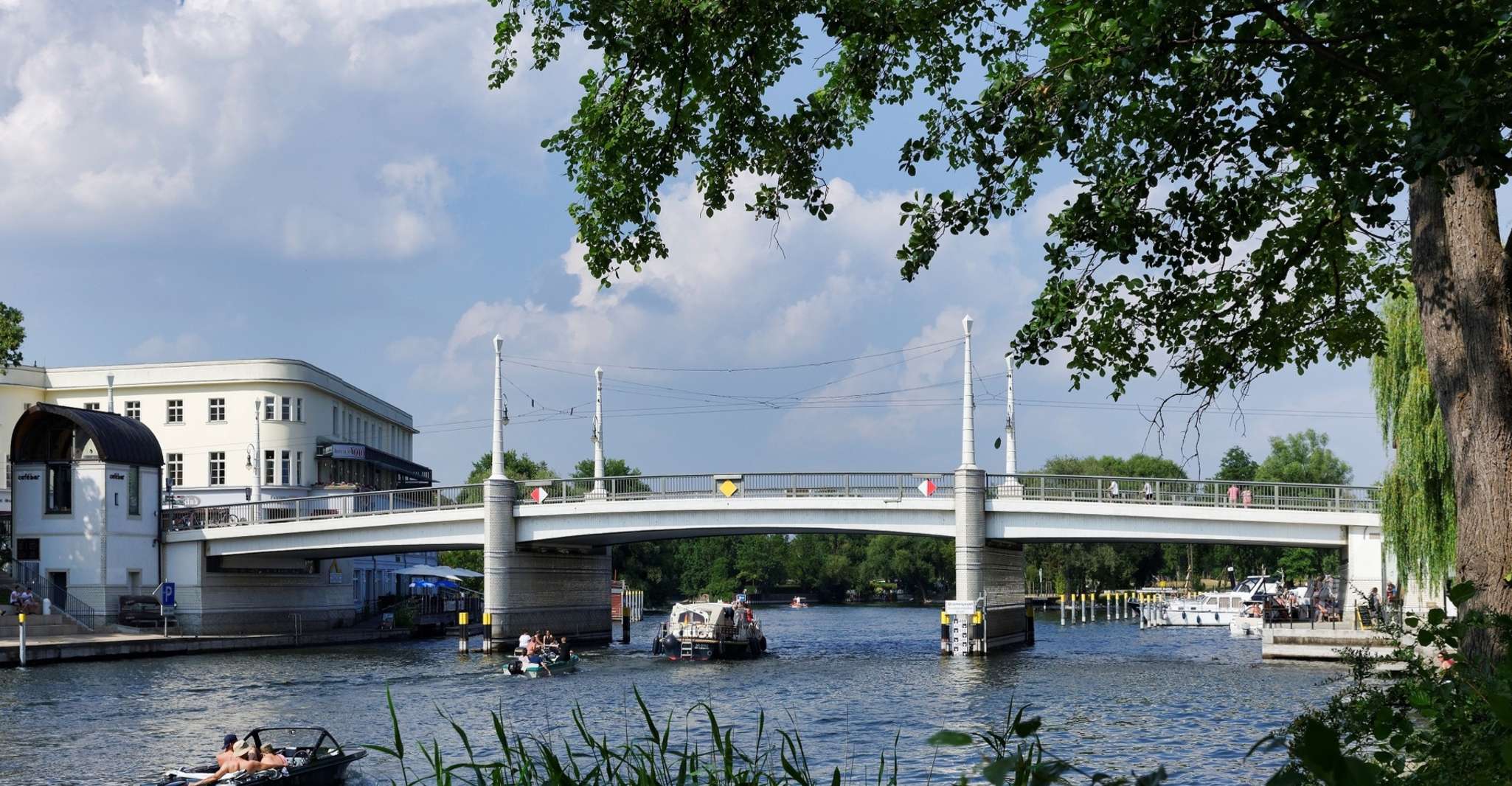 Brandenburg Scavenger Hunt and Sights Self-Guided Tour - Housity