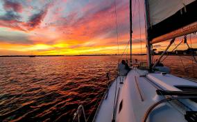 Charleston: Public BYOB Luxury Sailing Cruise