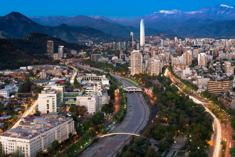 Santiago: privétour op maat met een lokale gids8 uur durende wandeltocht