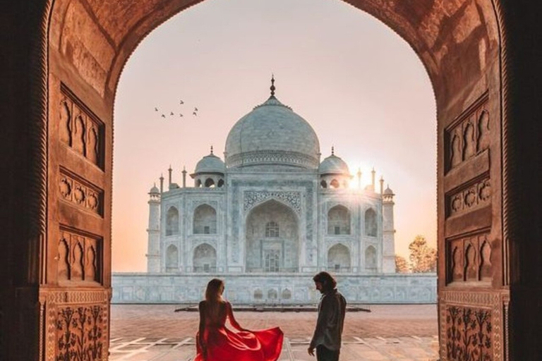 Da Delhi: Tour del Taj Mahal all&#039;alba, del Forte di Agra e del Baby TajTrasferimento privato + Guida turistica + Biglietto d&#039;ingresso + Colazione