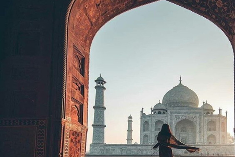 Taj Mahal-trip op dezelfde dag met toegangskaarten of gidsTaj Mahal, gids met vervoer per auto vanaf Pickup Agra