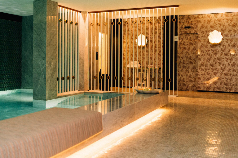 Porto: Relaxing by the pool, sauna and steam room