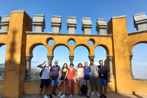 Da Lisbona: tour di 10 ore dei palazzi di Cascais e Sintra