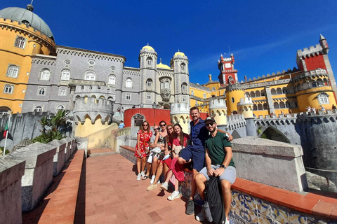 Da Lisbona: tour di 10 ore dei palazzi di Cascais e Sintra