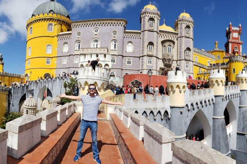 Da Lisbona: tour di 10 ore dei palazzi di Cascais e Sintra