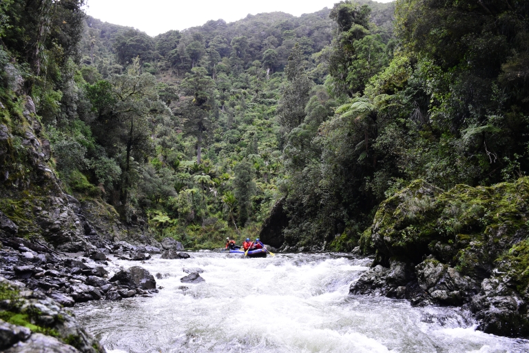 Te Awa Kairangi Wilderness Grade 3 Wildwasser-Rafting TourTe Awa Kairangi Grad 3 Wildnis Rafting Tour