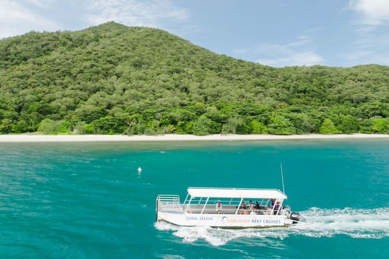 Cairns: Ferry a la Isla Fitzroy con snorkel y tour en barcoPaquete de día completo en la isla Fitzroy