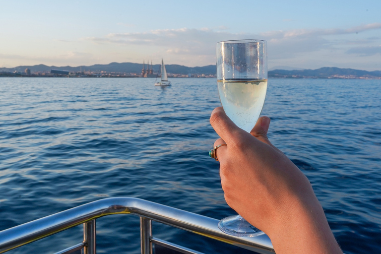 Barcelona: Cruzeiro costeiro a bordo de um elegante barco de madeira