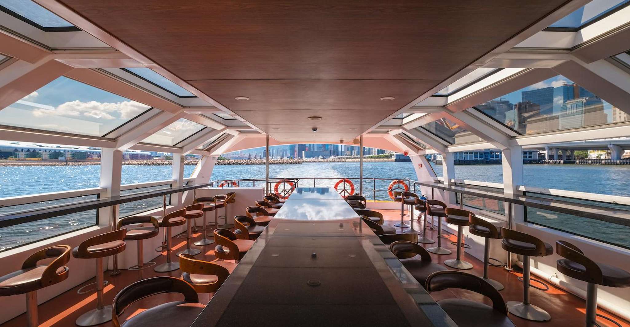 Victoria Harbour Day o Sunset Cruise - Hizvo