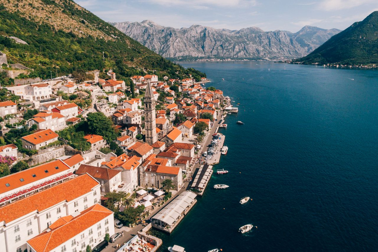 Kotor: Cueva Azul y Nuestra Señora de las Rocas Tour en barco en grupo