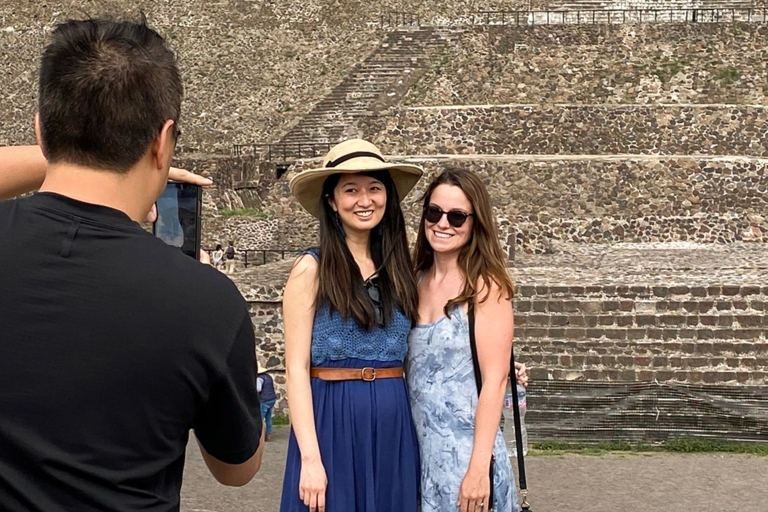 Vanuit Mexico-Stad: dagtrip Teotihuacán en GuadalupePrivétrip met ophaalservice