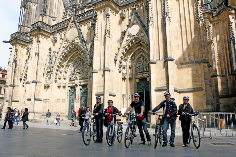 Praga: tour en bici en grupo reducido y opción privadaPraga: tour privado en bicicleta de 3 horas