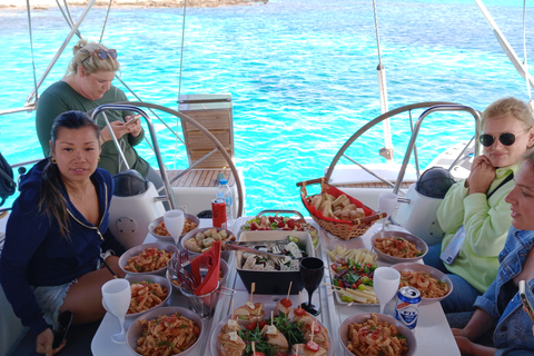 Mykonos: Delos and Rhenia Cruise with Swim and Greek Meal