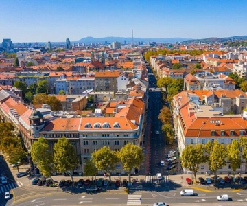 Zagreb: Private custom tour with a local guide